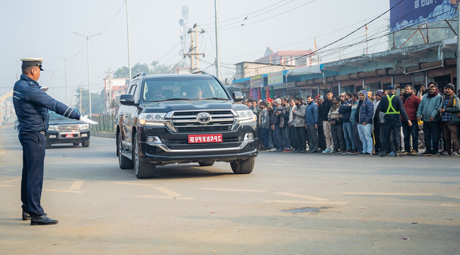 भैरहवाबाट स्थलमार्ग हुँदै गोरखपुरको यात्रामा पूर्वराजा शाह