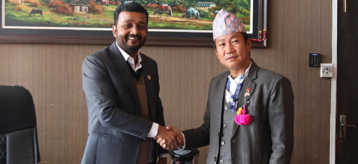 खानेपानी मन्त्री यादवले मेयर साम्पाङलाई भने- खुशीसाथ धरान फर्कनु