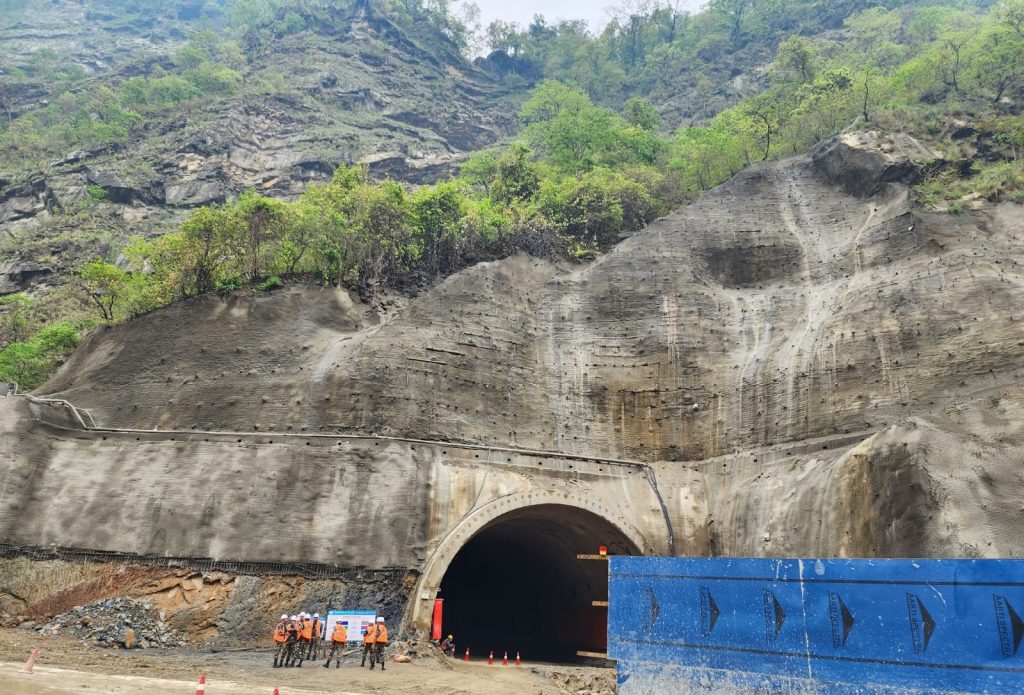 सिद्धबाबा सुरूङमार्ग ब्रेक थ्रु गरिँदै, बुटवल-गोरूसिंगे सडक शिलान्यास पनि आजै