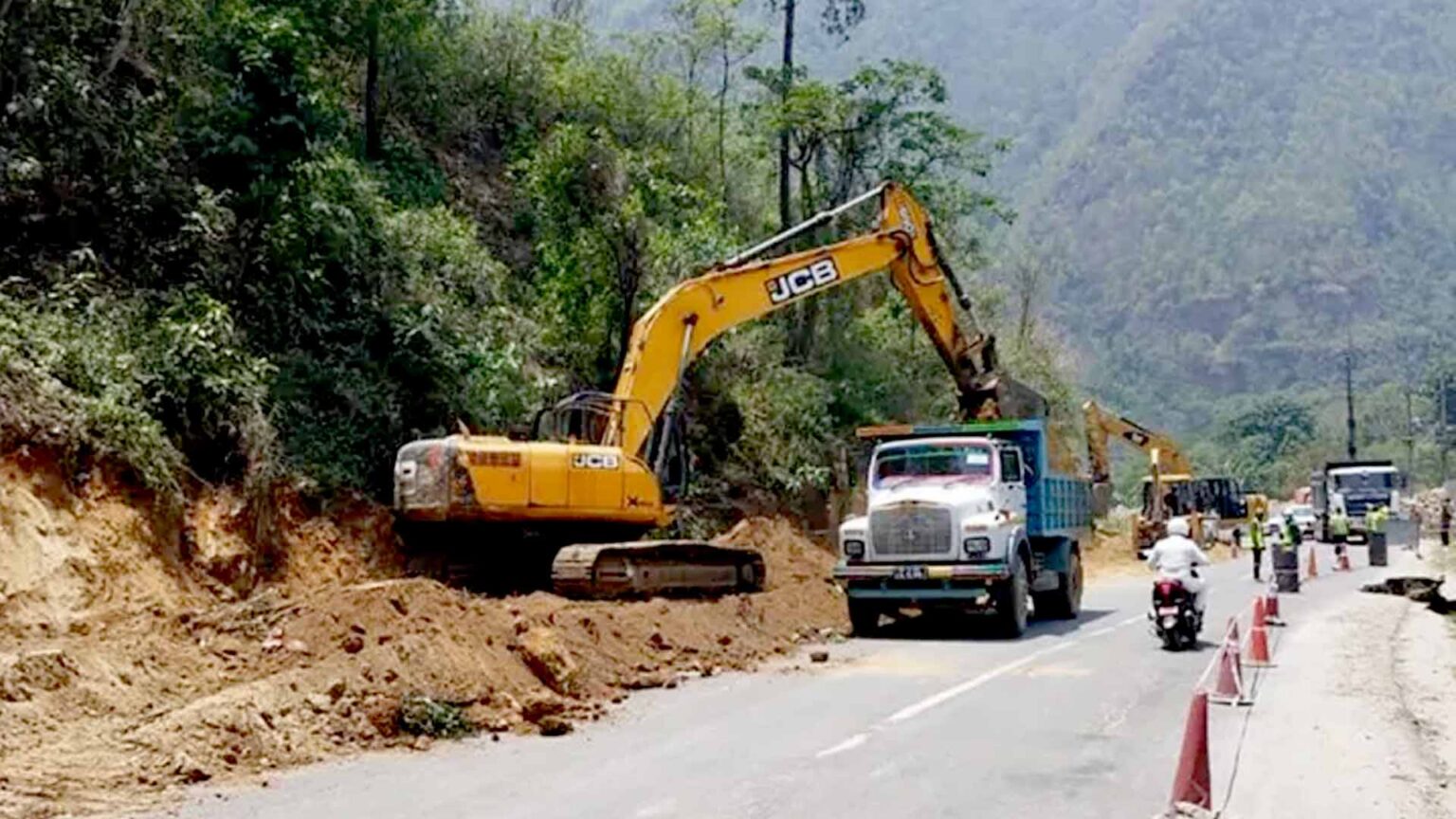 पृथ्वी राजमार्ग आंशिक रूपमा बन्द