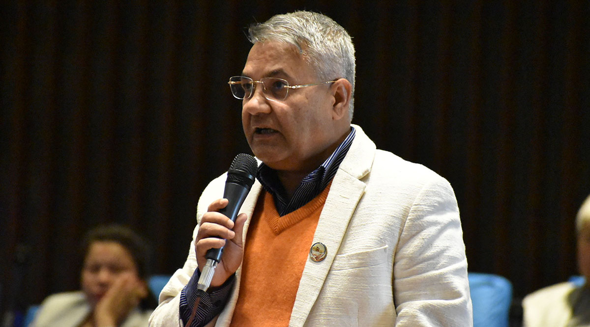 हेप्नुको पनि सीमा हुन्छ भन्दै गोकुलको गर्जन- जे पायो त्यही विदेशी सहायता स्वीकार नगरौं