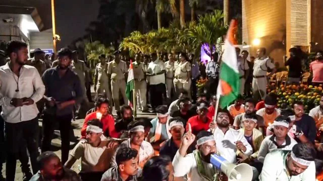रक्सौल नाकाबाट केआइआइटीका १५९ विद्यार्थी फर्किए