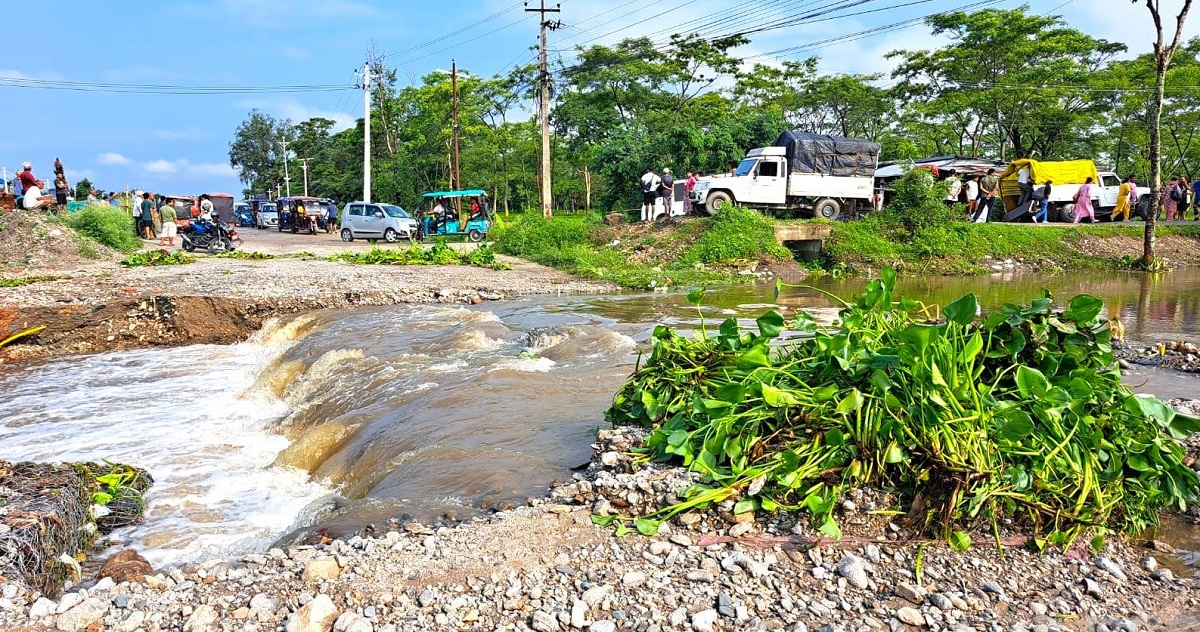 बाढीले निर्माणाधीन ‘एसियन हाइवे’का तीन डाइभर्सन बगायो