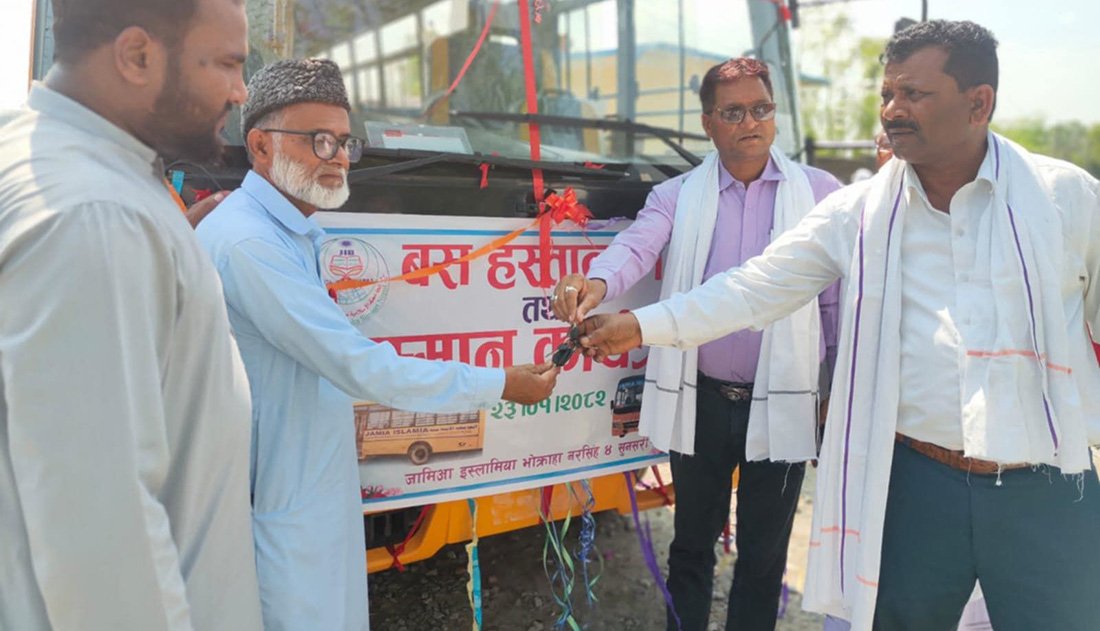 चन्दा सङ्कलन गरेर विद्यालयलाई बस