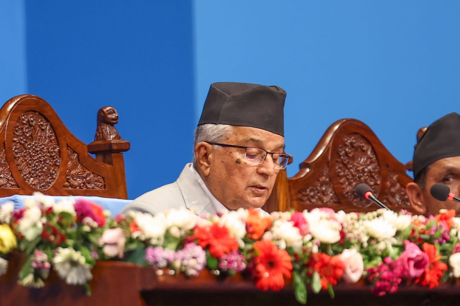 नीति तथा कार्यक्रममा स्वास्थ्यः बीमाको आर्थिक संकटसँग जुध्ने प्रयास