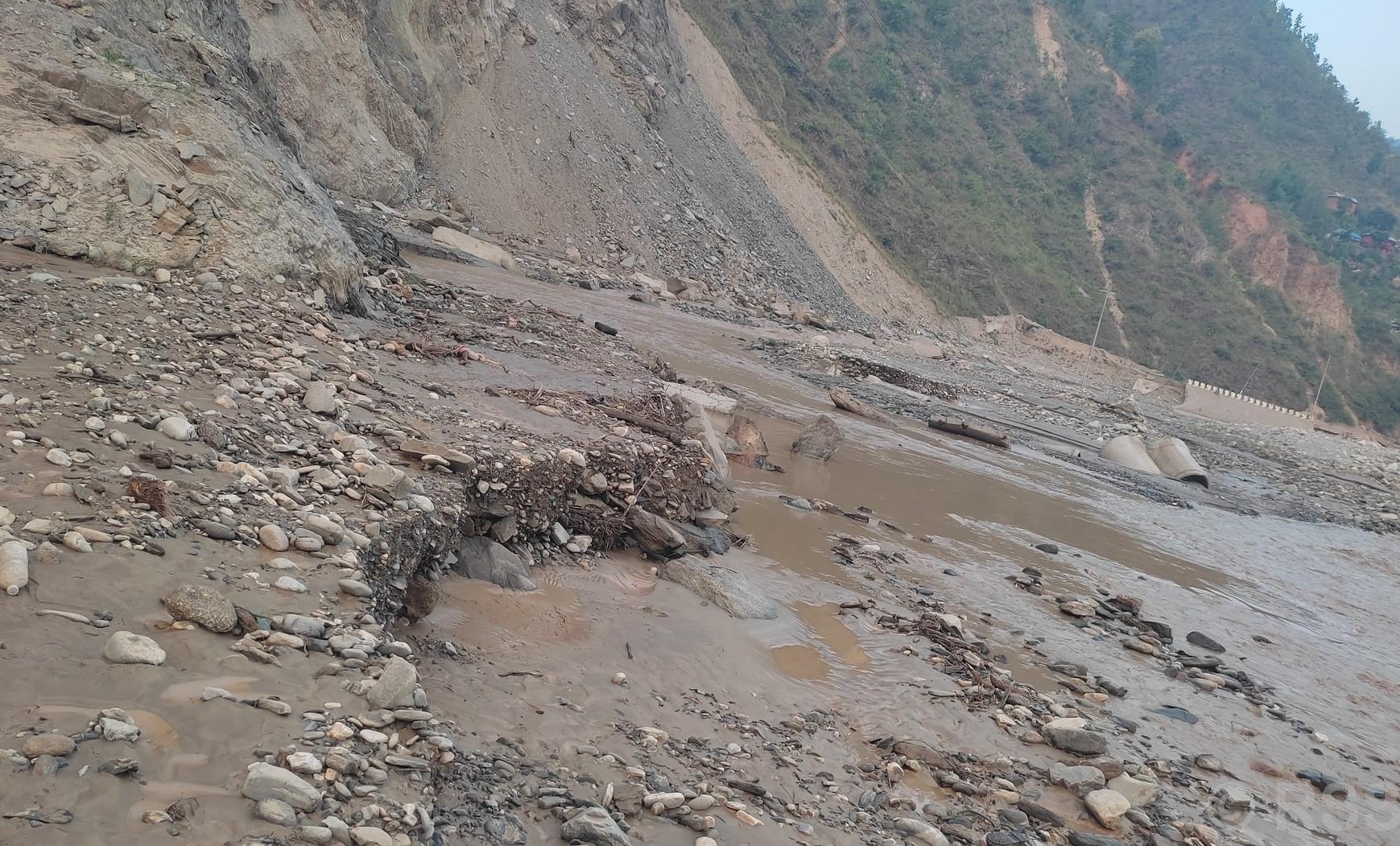 भूकम्प र बाढीपहिरोले थिलथिलियो बिपी राजमार्ग