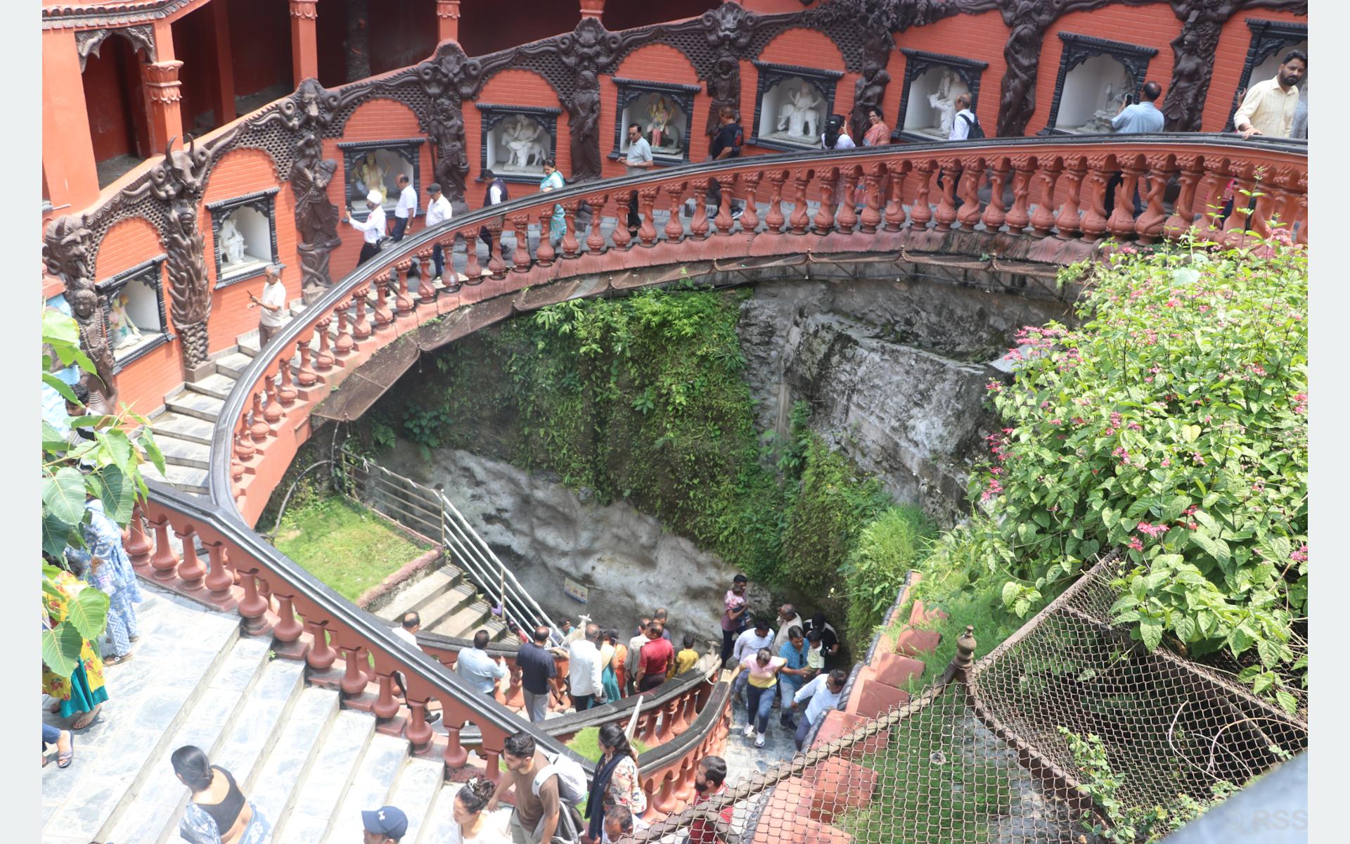 गुप्तेश्वर गुफामा पर्यटकको आगमन वृद्धि