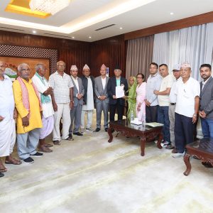 कोशीटप्पुु वन्यजन्तुु आरक्षका विस्थापित परिवारको प्रधानमन्त्रीलाई ज्ञापन