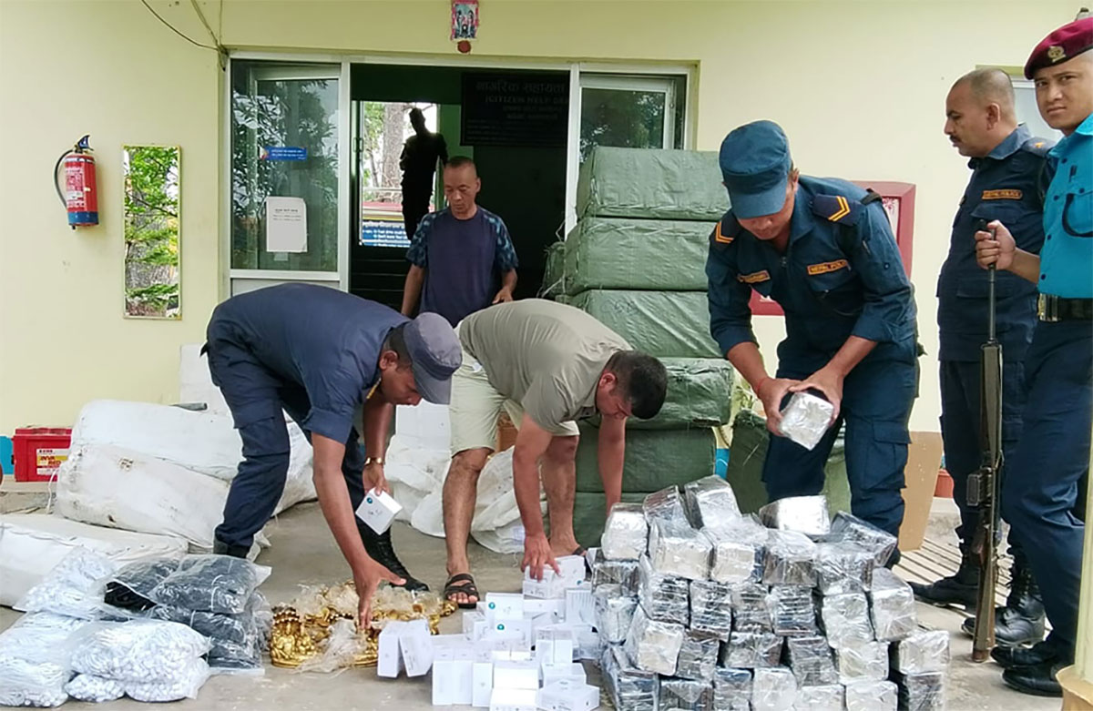 मूर्तिसहित साढे ३० लाखको सामान बरामद