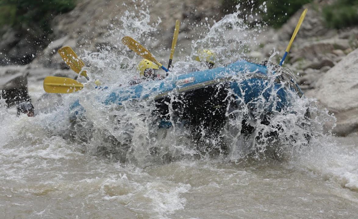 गर्मी छल्न त्रिशूलीमा र्‍याफ्टिङ