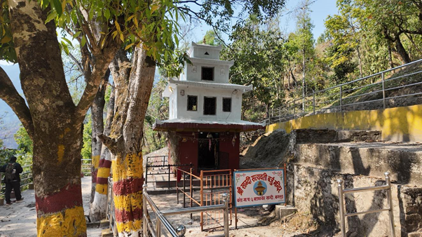 ‘जहाँ मध्यरातमा चिच्याएर वर मागिन्छ’