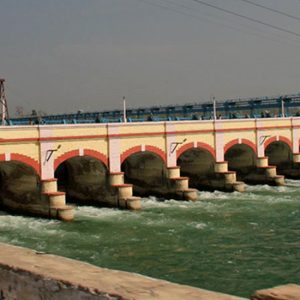 महाकालीमा पानीको बहाब बढ्यो, चारपाङ्ग्रे सवारीसाधन आवतजावतमा रोक
