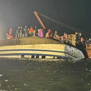 भियतनाममा पर्यटक सवार डुंगा पल्टिँदा कम्तिमा ३७ जनाको मृत्यु