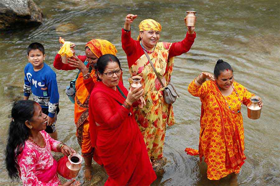 बोल बम यात्रा गर्न हजारौँ भक्तजन सुन्दरीजलमा