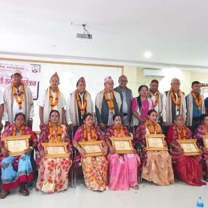 सुन्दरहरैँचाका १२ ढुकुर जोडीलाई सम्मान