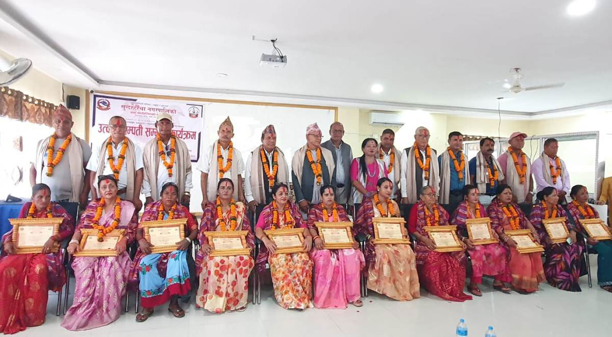 सुन्दरहरैँचाका १२ ढुकुर जोडीलाई सम्मान