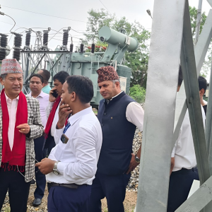 लोडसेडिङको हल्ला चलेपछि चितवन पुगे हितेन्द्रदेव