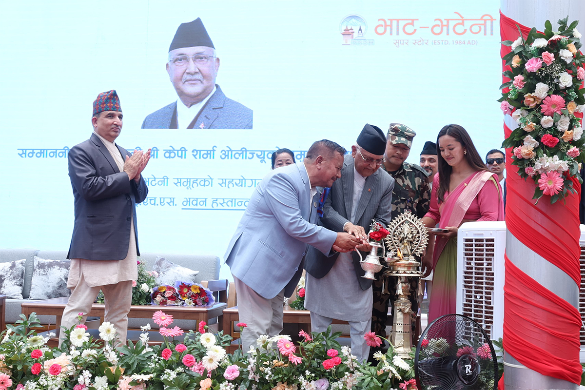 प्रधानमन्त्रीबाट शिक्षण अस्पतालको विस्तारित सेवा भवनको उद्घाटन