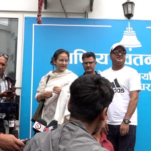 मनिषा कोइरालाद्वारा रवि लामिछानेको समर्थनमा हस्ताक्षर