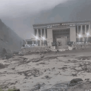 भोटेकोशीमा उद्दार गर्न गएका तीन सुरक्षाकर्मी सम्पर्कविहीन