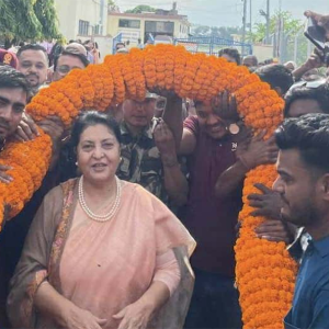 १५ किलोको मालाले विद्या भण्डारीको स्वागत