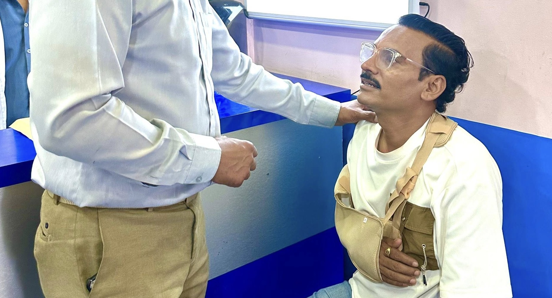 ब्याडमिन्टन खेल्दा घाइते माग्ने बुढा, दर्शक भेट्न हलहरूमा निरन्तर उपस्थिति