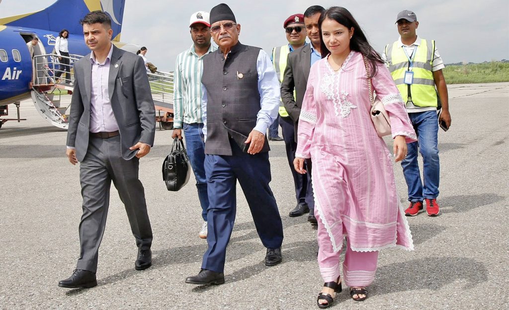 “पूर्वराष्ट्रपति र उपराष्ट्रपतिलाई राजनीतिमा फर्किन रोक्न मिल्दैन : प्रचण्ड”