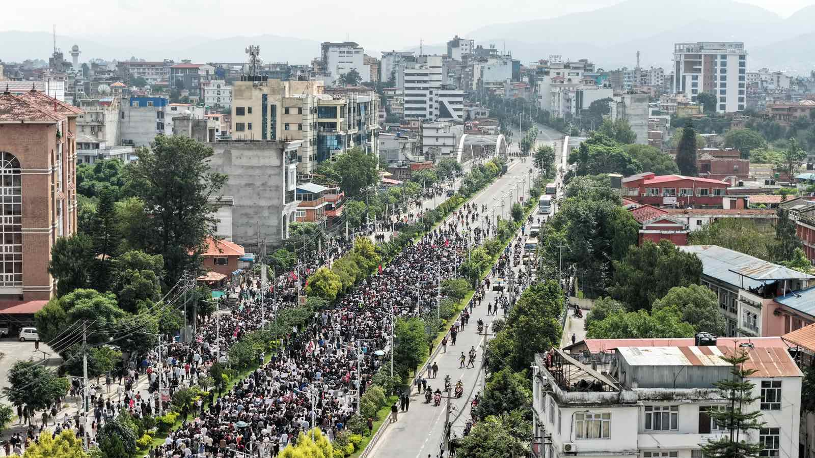 जेनजी प्रदर्शनमा प्रहरीको गोली: एक प्रदर्शनकारीको मृत्यु, दर्जनौं घाइते