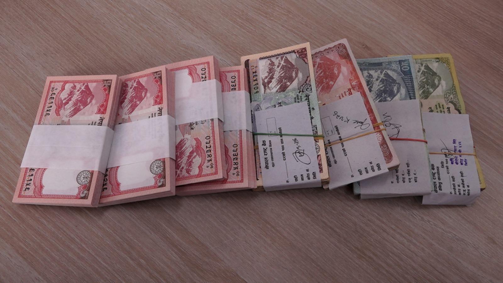 राष्ट्र बैंकले सुरु गर्‍यो दशैंका लागि सुकिला नोट वितरण