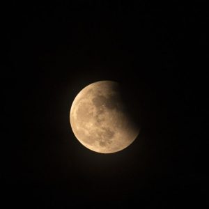आजको खग्रास चन्द्रग्रहण — समय, सूतक, शास्त्रीय मान्यता र राशिमाथिको प्रभाव