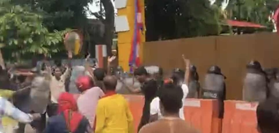 मधेस मुख्यमन्त्रीको कार्यालयमा ढुंगामुढा, आन्दोलन थप आक्रामक