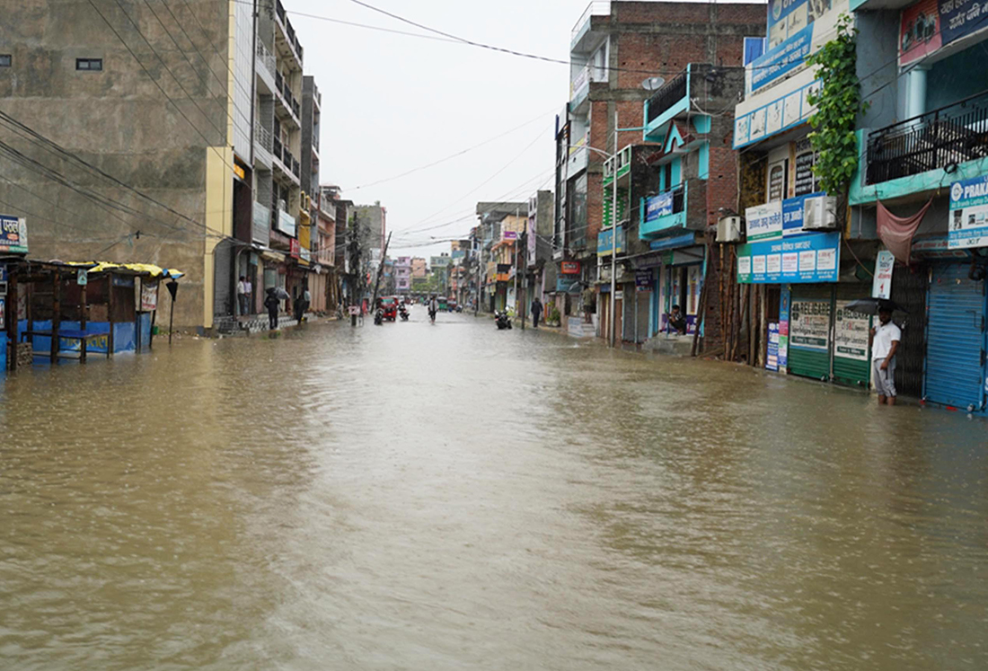 अविरल वर्षाले कञ्चनपुरमा डुबान: प्रभावित परिवार विद्यालयमा आश्रित