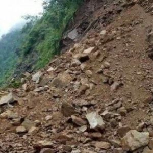वर्षा र बाढीले देशभर १० राजमार्ग ठप्प, अरु १५८ आंशिक अवरुद्ध