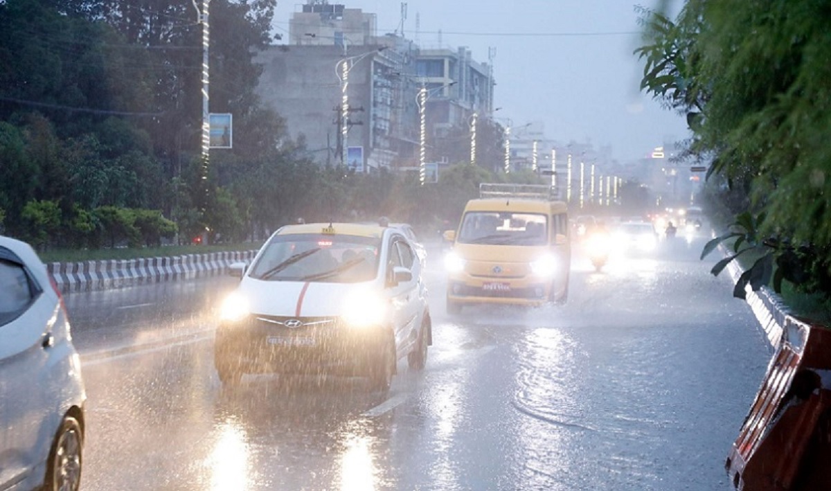 मनसुन अझै बलियो : भारी वर्षाको सम्भावना, बाहिरिन ढिलाइ