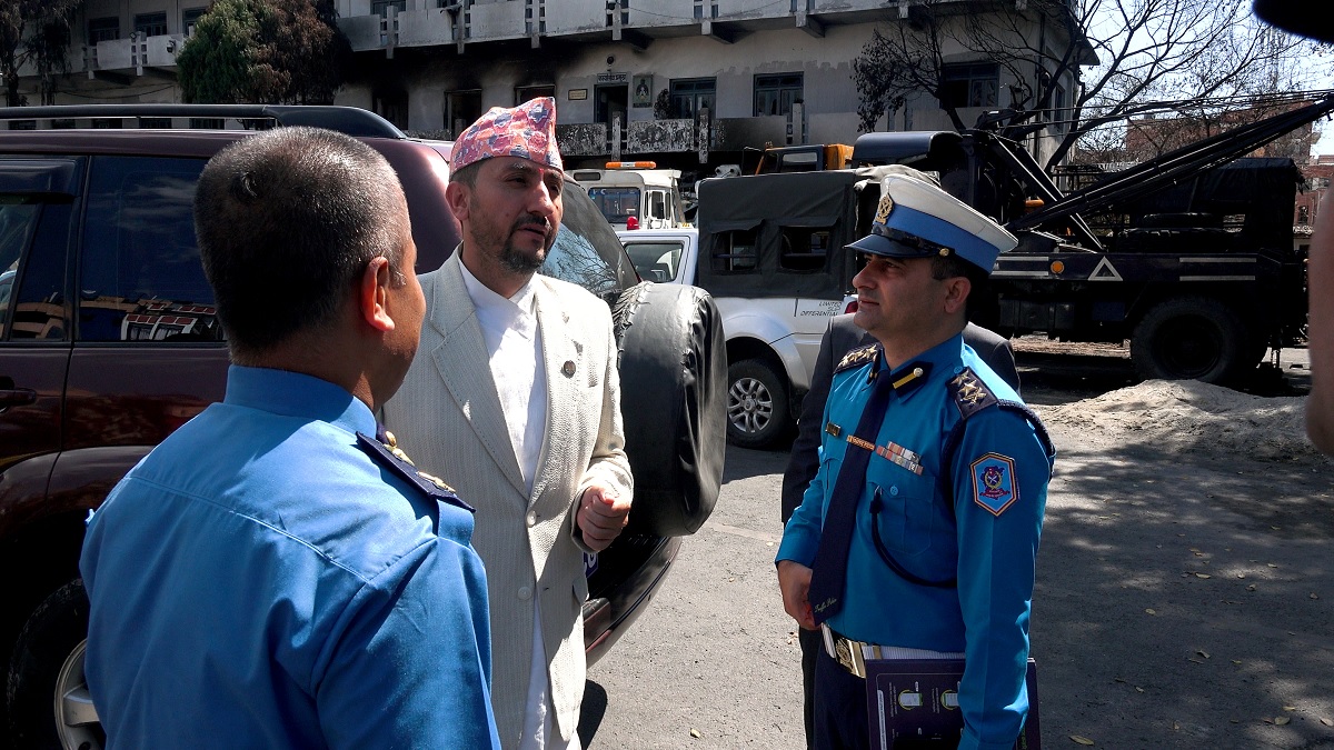 मन्त्री खरेलद्वारा बग्गीखाना ट्राफिक प्रहरी कार्यालयको अनुगमन