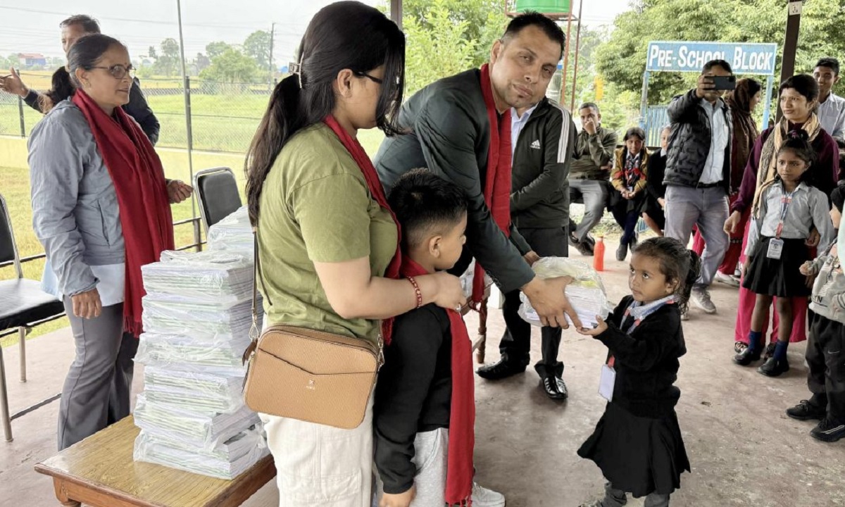 अष्ट्रेलियाबाट स्वदेशप्रतिको योगदान: पौडेल ‘उदास’ले गरे विद्यालयका विद्यार्थीलाई सहयोग