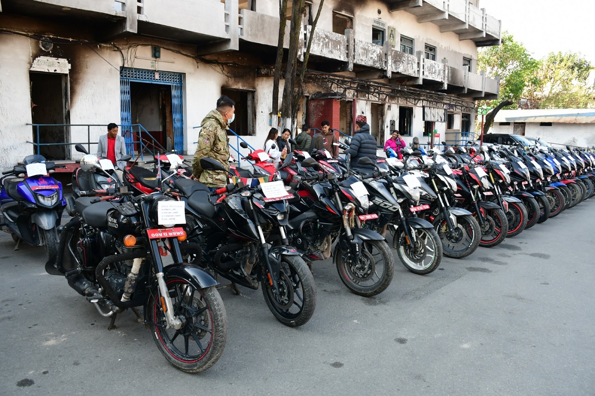 मोटरसाइकल–स्कुटर चोरी नियन्त्रणमा ट्राफिक प्रहरी सक्रिय, ५१ ओटा सवारी फर्काइयो
