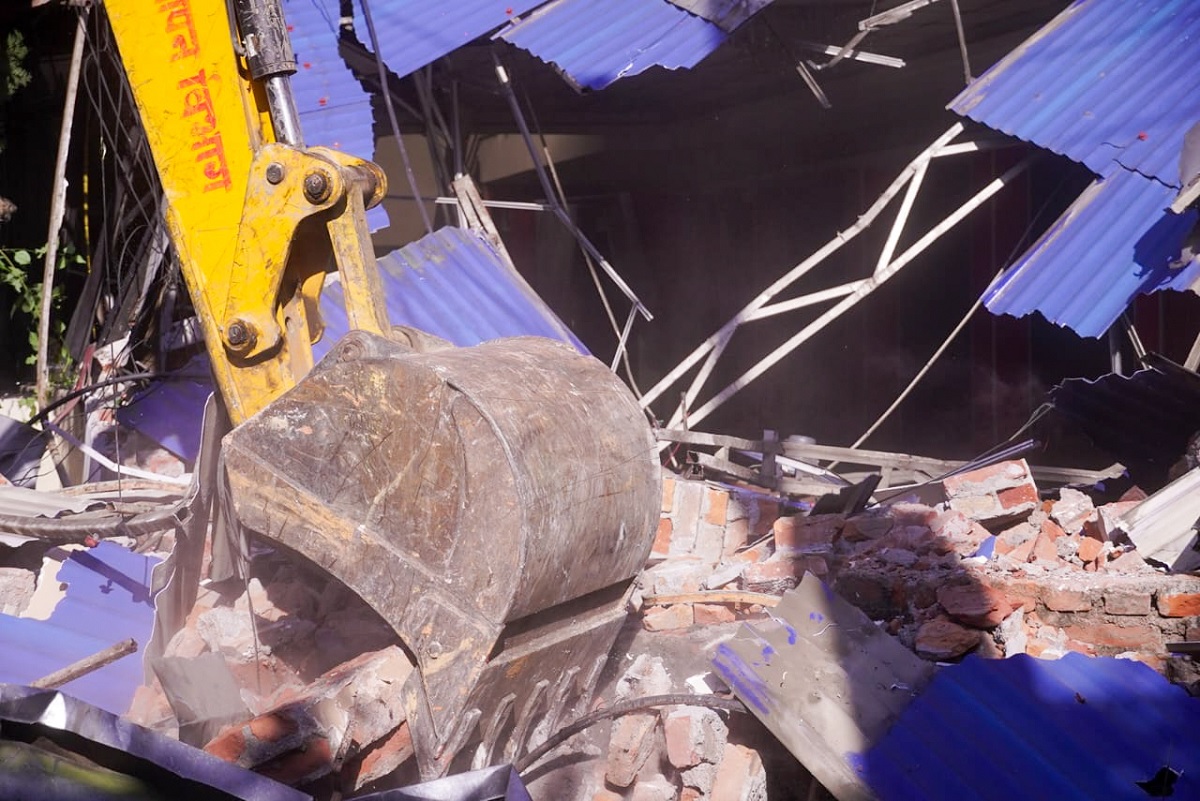 खड्का ल्यान्डले ओगटेको स्काउटको जग्गामा महानगरको डोजर (तस्विरहरु)