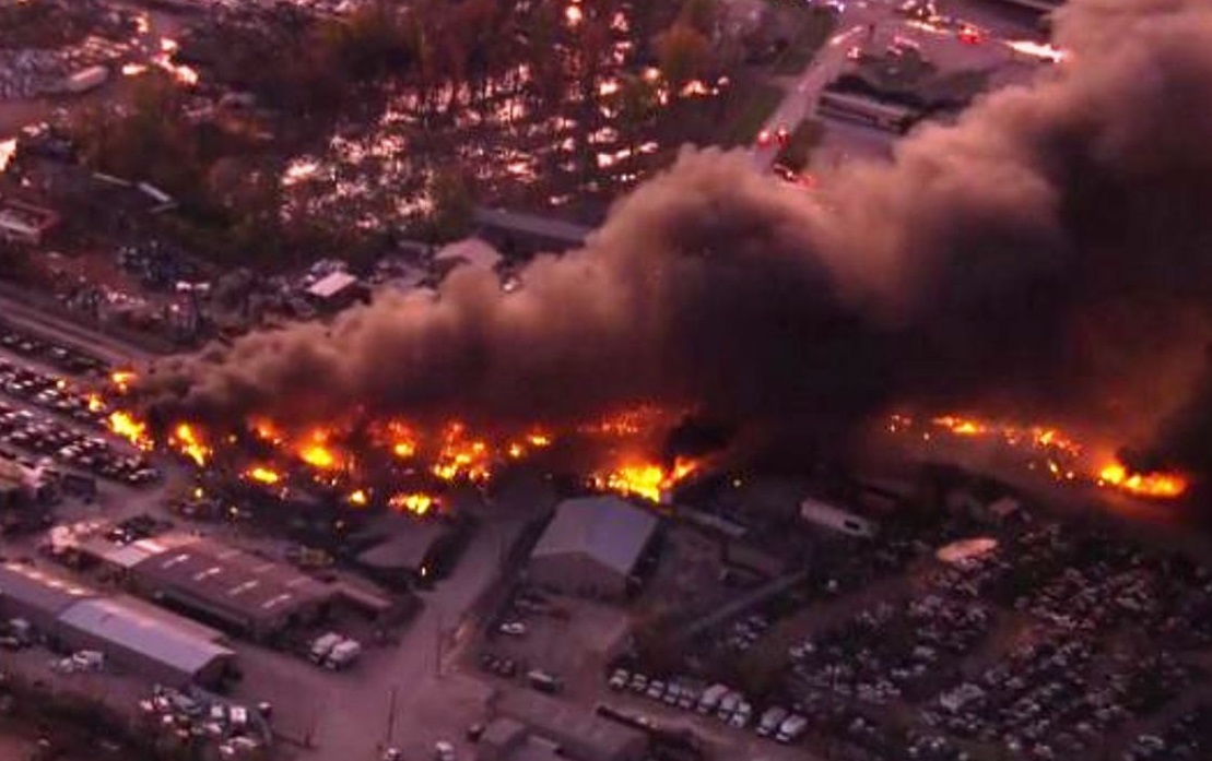 केन्टकीमा इन्धन बोकेको कार्गो विमान दुर्घटना