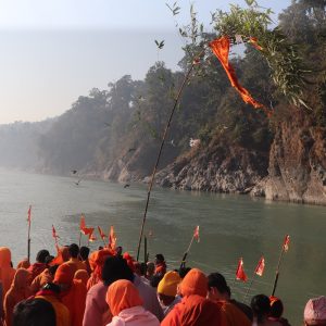 बाँसको लिङ्गो ठड्याउँदै देवघाटमा माघेसङ्क्रान्ति मेलाको शुभारम्भ