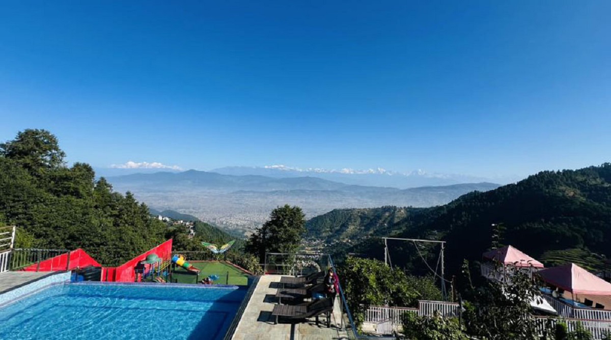 नयाँ वर्षको पहिलो सूर्योदय हेर्न रानीकोट–नगरकोटमा पर्यटकको उत्साह